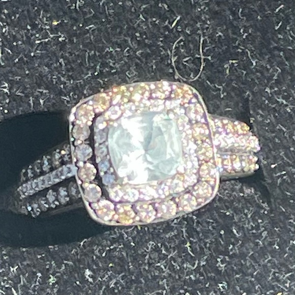 Ok all my chocolate, diamond lovers! Take a look at this beautiful Le’Veon ring! - Picture 6 of 14